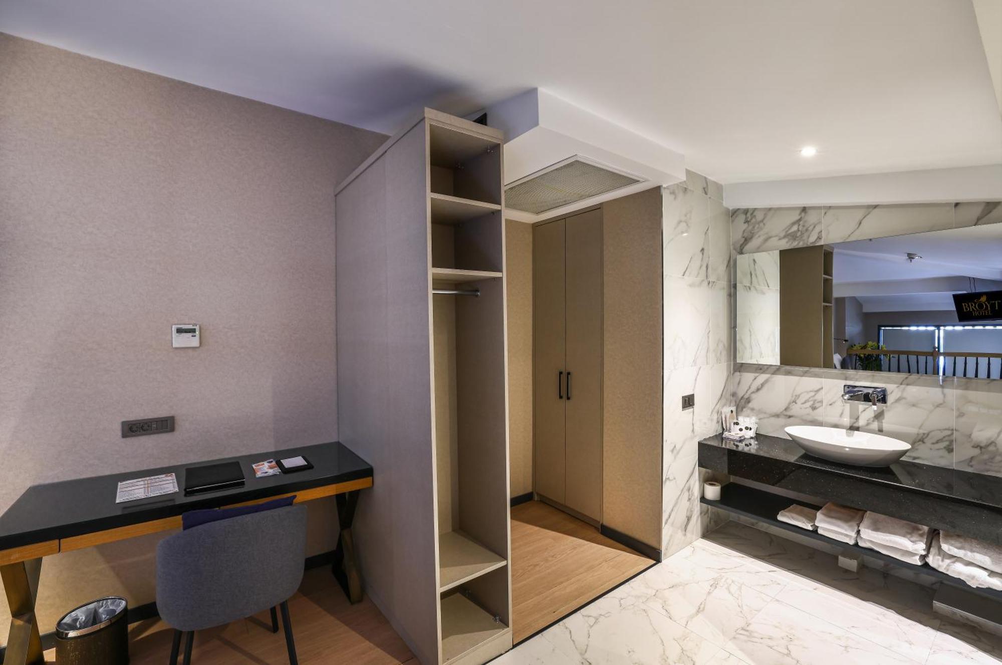 Broyt Hotel Istanbul Exteriör bild